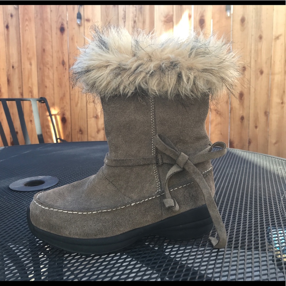 Sorel snow shoes